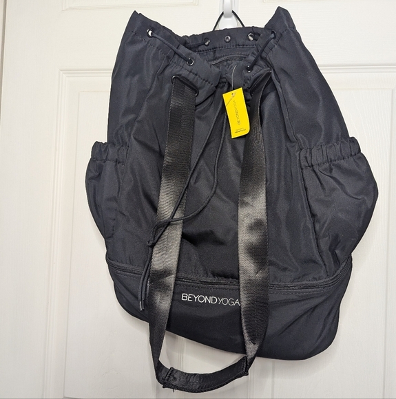 New Beyond Yoga Convertible Gym Bag Backpack Womens NWT - Picture 1 of 5